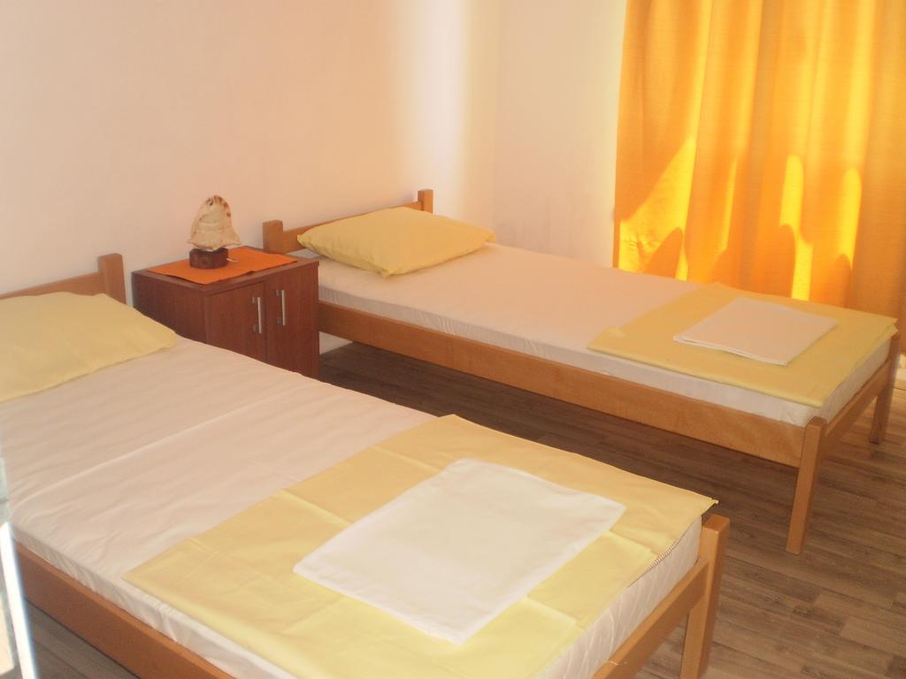 Apartment Vuk I Novak أولتْسي الغرفة الصورة